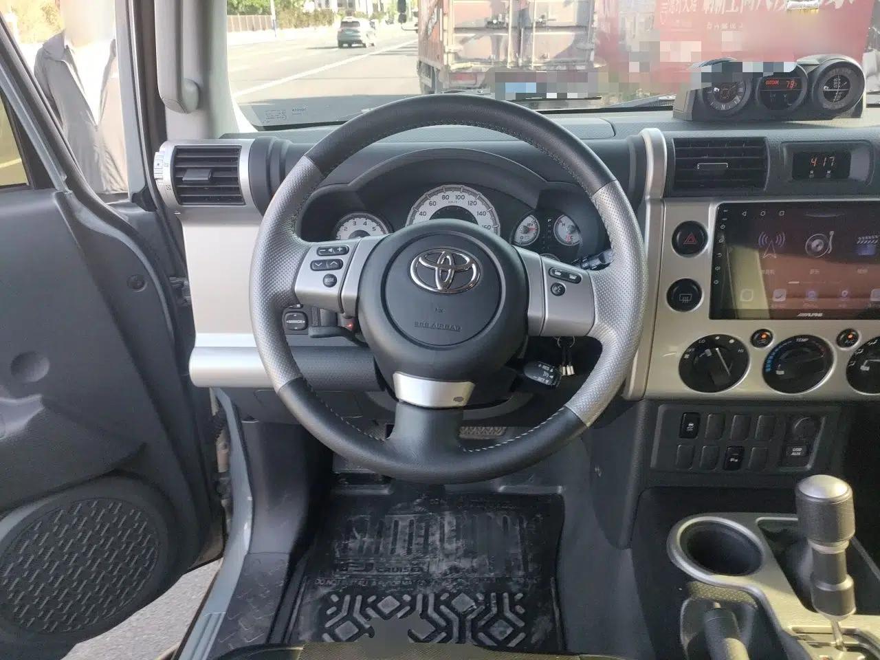 Toyota FJ Cruiser 2023 4.0L FINAL Edition – Eight-Cylinder – Middle East — миниатюра 11