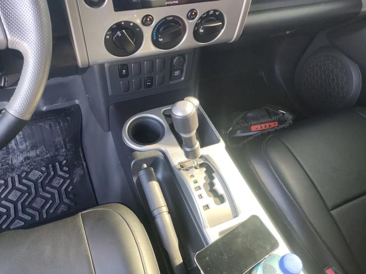 Toyota FJ Cruiser 2023 4.0L FINAL Edition – Eight-Cylinder – Middle East — миниатюра 15