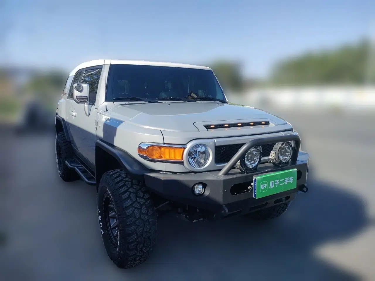 Toyota FJ Cruiser 2023 4.0L FINAL Edition – Eight-Cylinder – Middle East — миниатюра 3