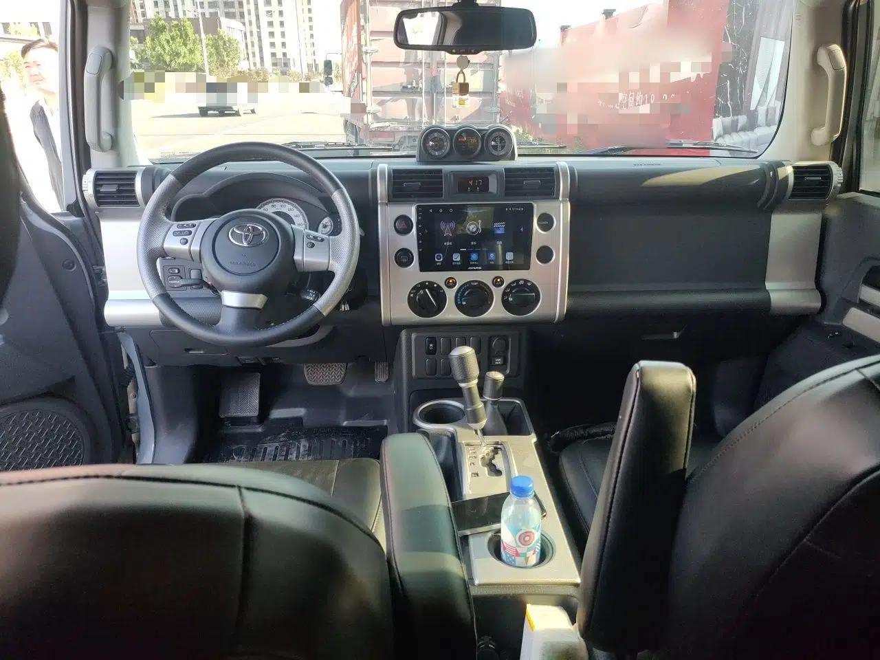 Toyota FJ Cruiser 2023 4.0L FINAL Edition – Eight-Cylinder – Middle East — миниатюра 10