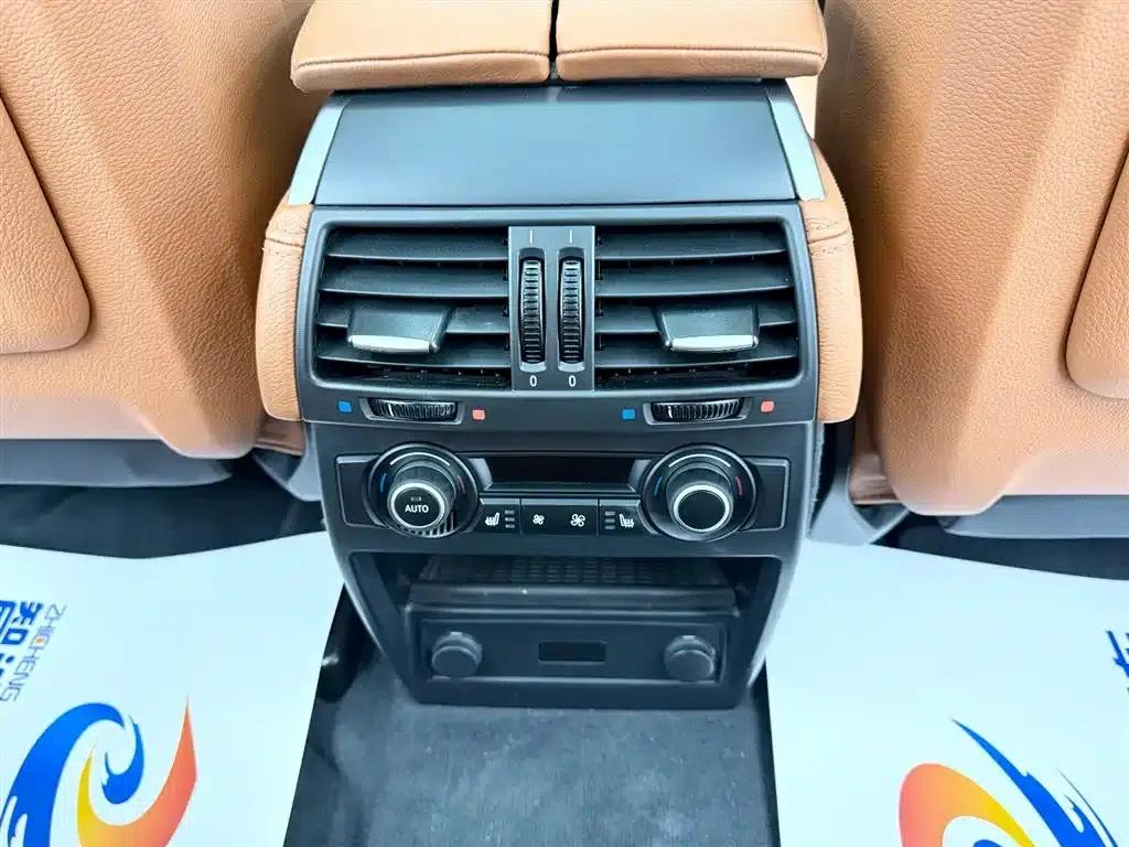 2010 BMW X5 M — миниатюра 15