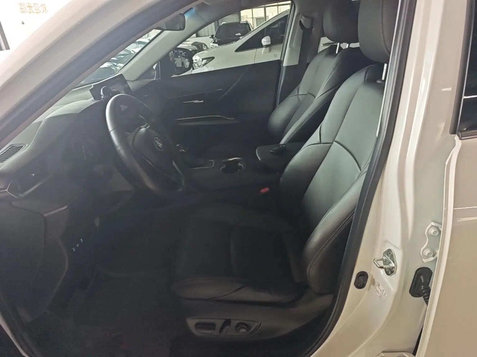 Toyota Harrier 2022 2.0L CVT Two-Wheel Drive Entry Version — миниатюра 18