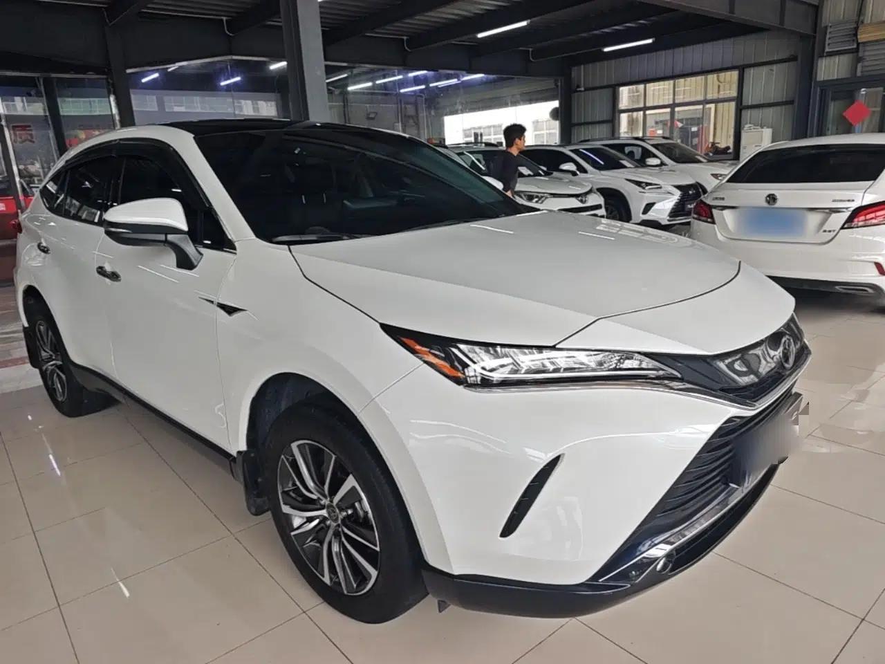 Toyota Harrier 2022 2.0L CVT Two-Wheel Drive Entry Version — миниатюра 3