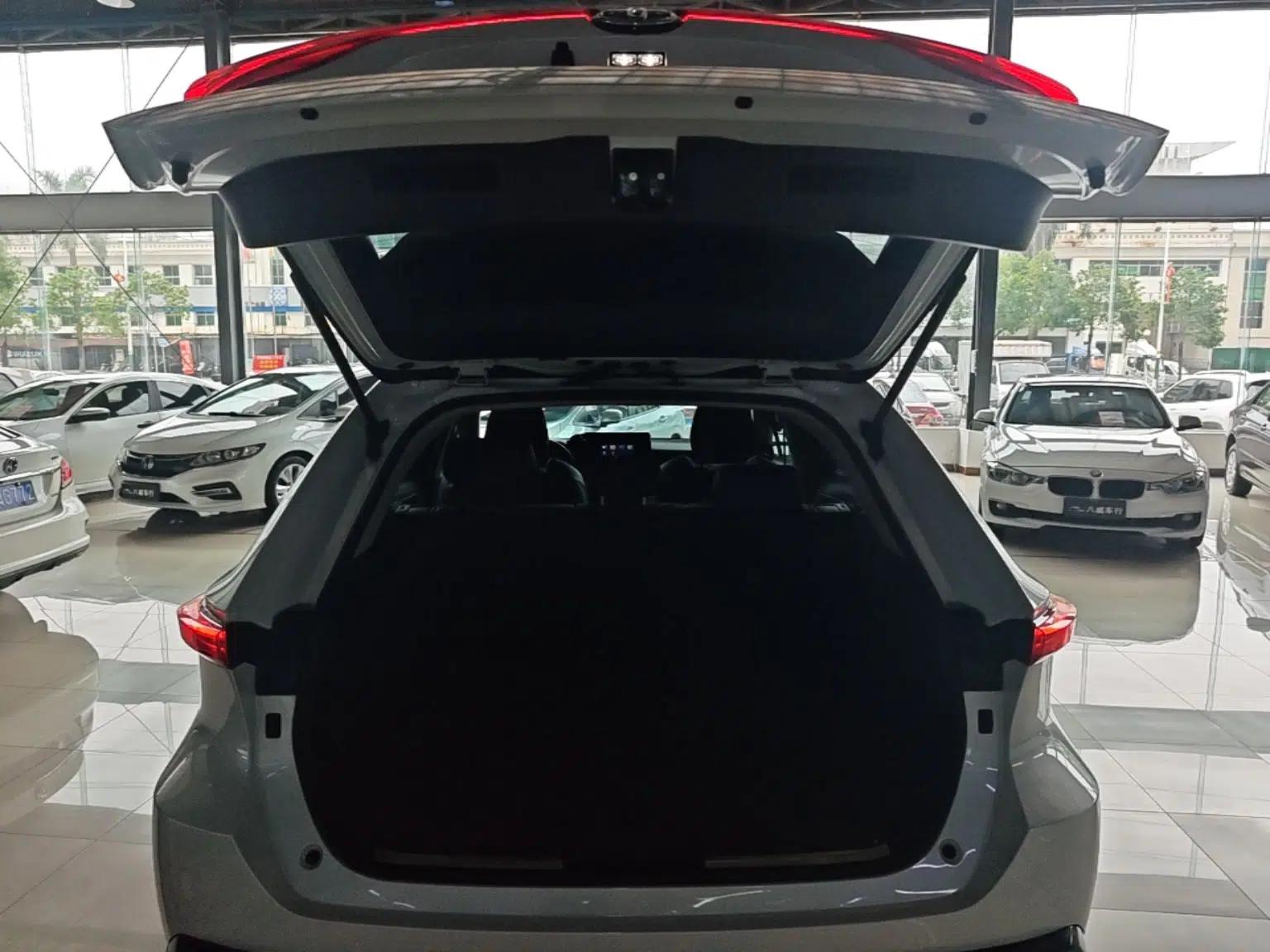 Toyota Harrier 2022 2.0L CVT Two-Wheel Drive Entry Version — миниатюра 22