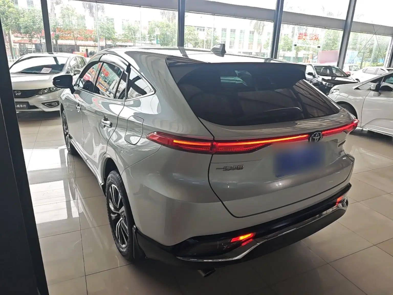Toyota Harrier 2022 2.0L CVT Two-Wheel Drive Entry Version — миниатюра 4