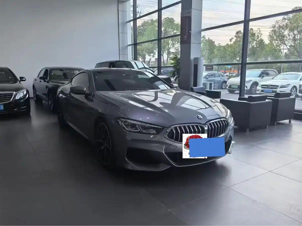 2021 BMW 8 Series 840i Coupe M Sport Package — миниатюра 1