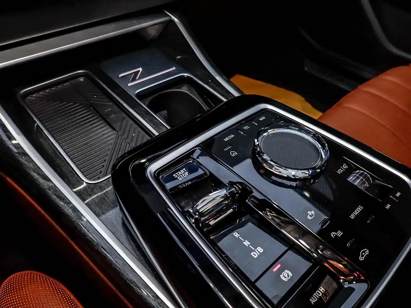 BMW i7 2023 eDrive50L M Sport Package — миниатюра 22