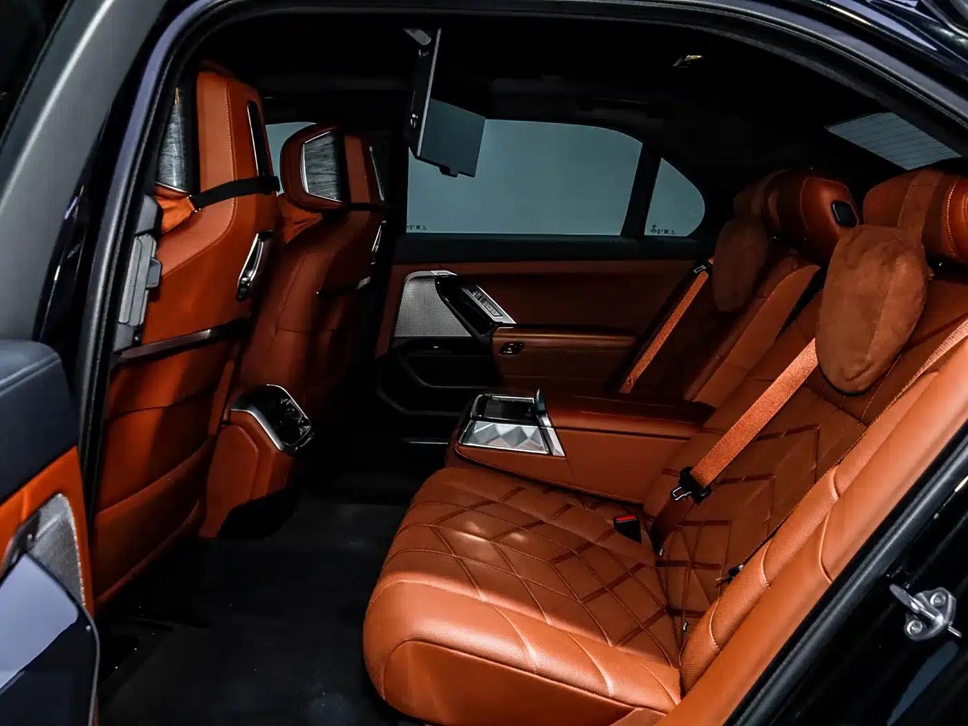 BMW i7 2023 eDrive50L M Sport Package — миниатюра 26