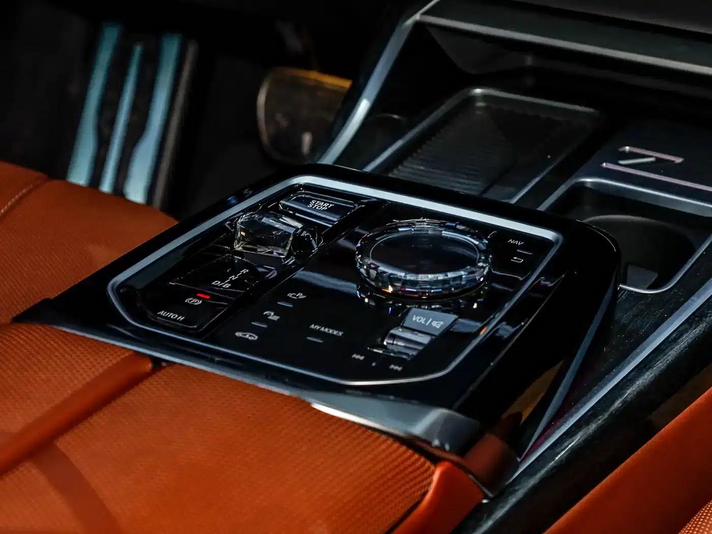 BMW i7 2023 eDrive50L M Sport Package — миниатюра 27