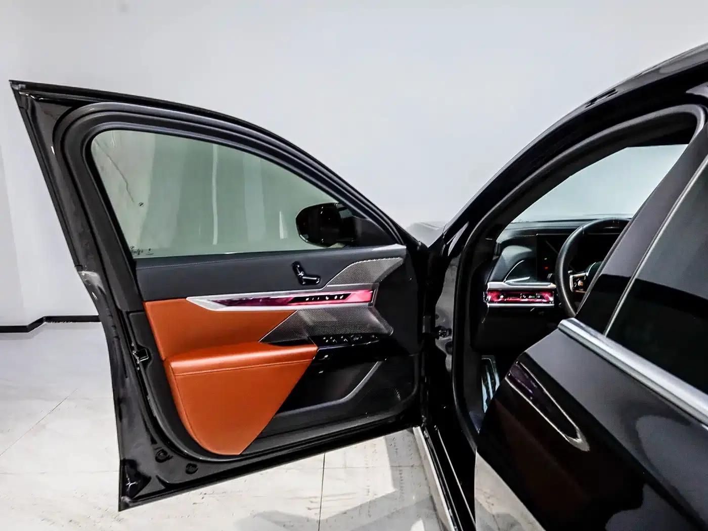 BMW i7 2023 eDrive50L M Sport Package — миниатюра 32