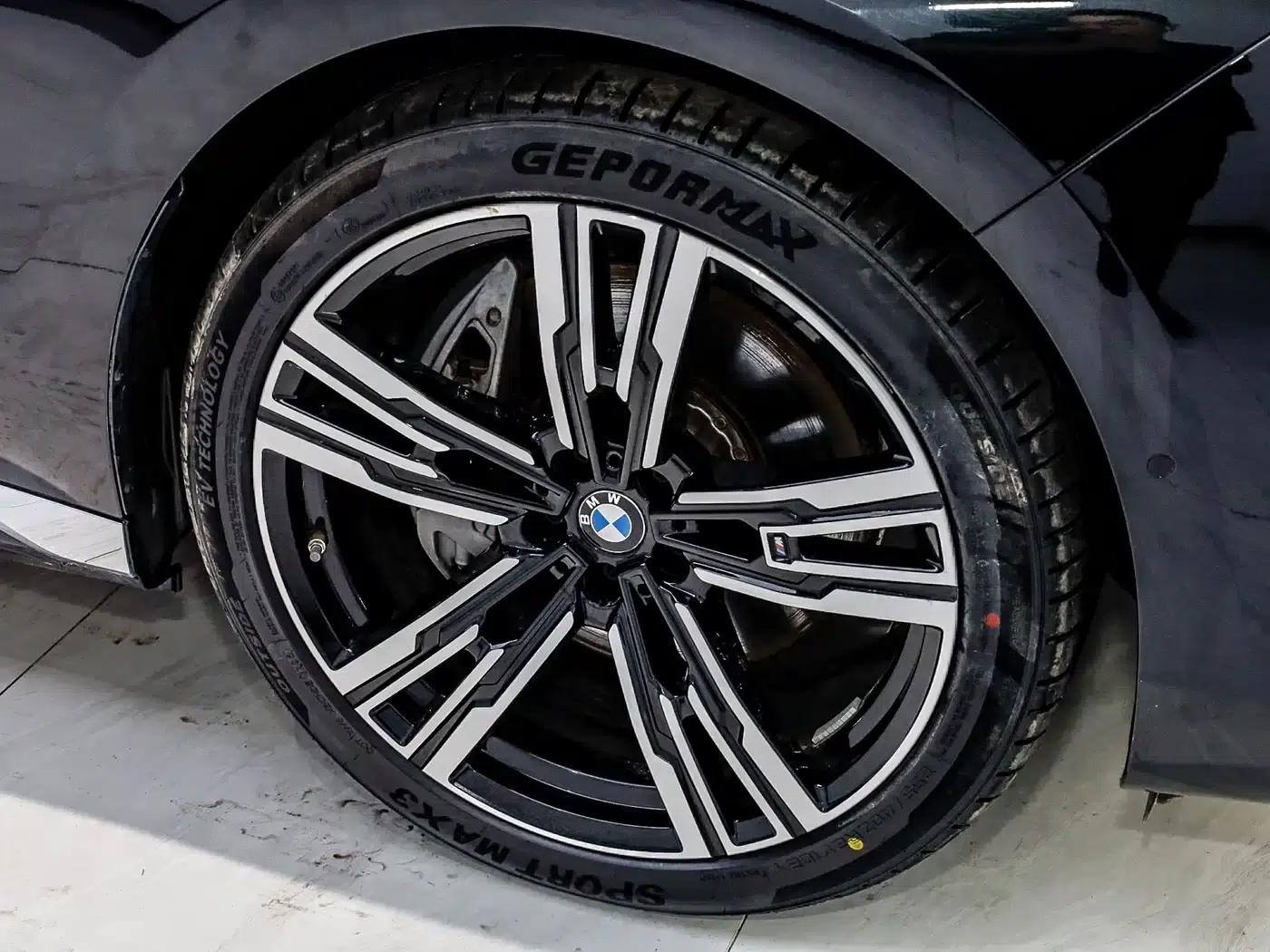 BMW i7 2023 eDrive50L M Sport Package — миниатюра 35