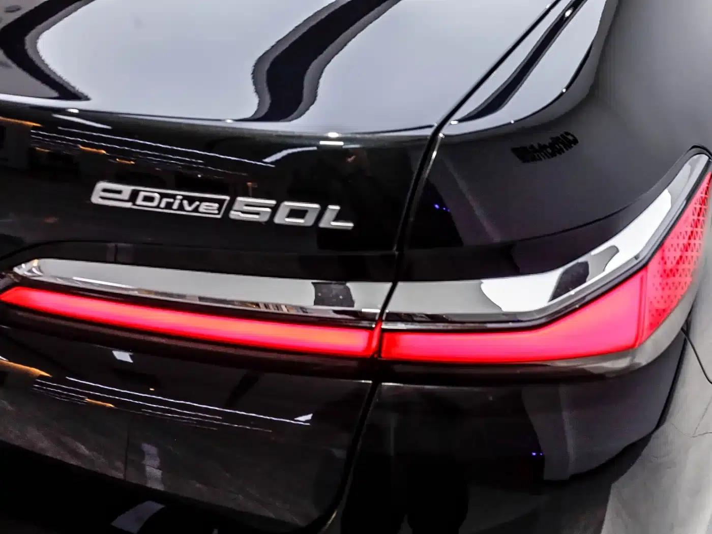 BMW i7 2023 eDrive50L M Sport Package — миниатюра 36
