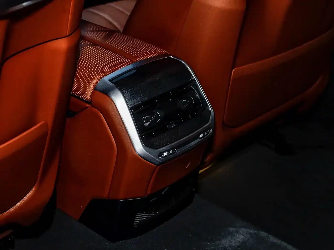 BMW i7 2023 eDrive50L M Sport Package — миниатюра 41