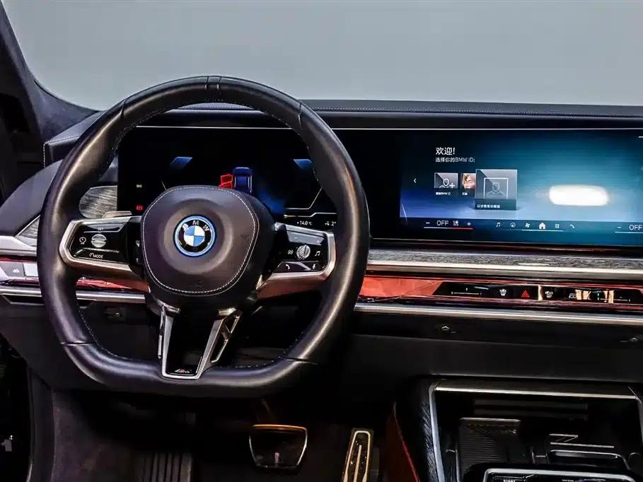 2023 BMW i7 xDrive60L M Sport Package — миниатюра 3