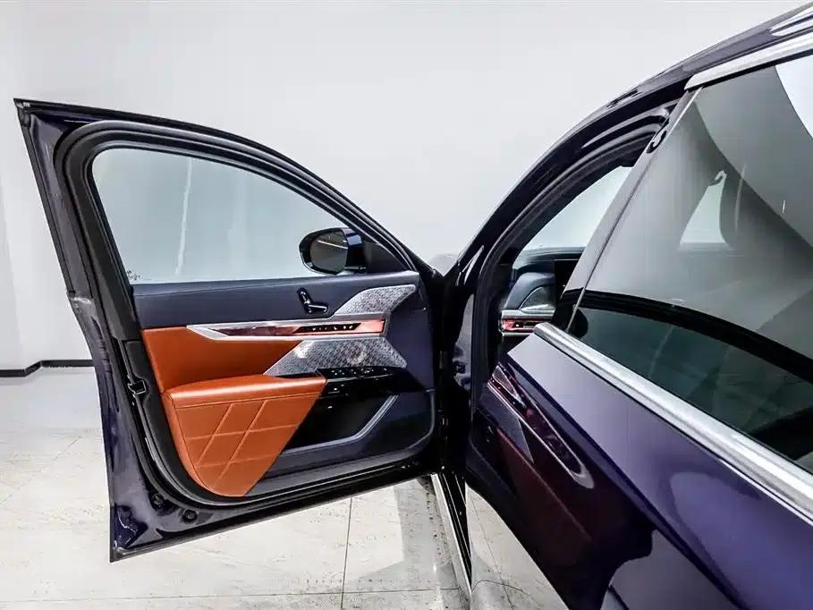 2023 BMW i7 xDrive60L M Sport Package — миниатюра 25