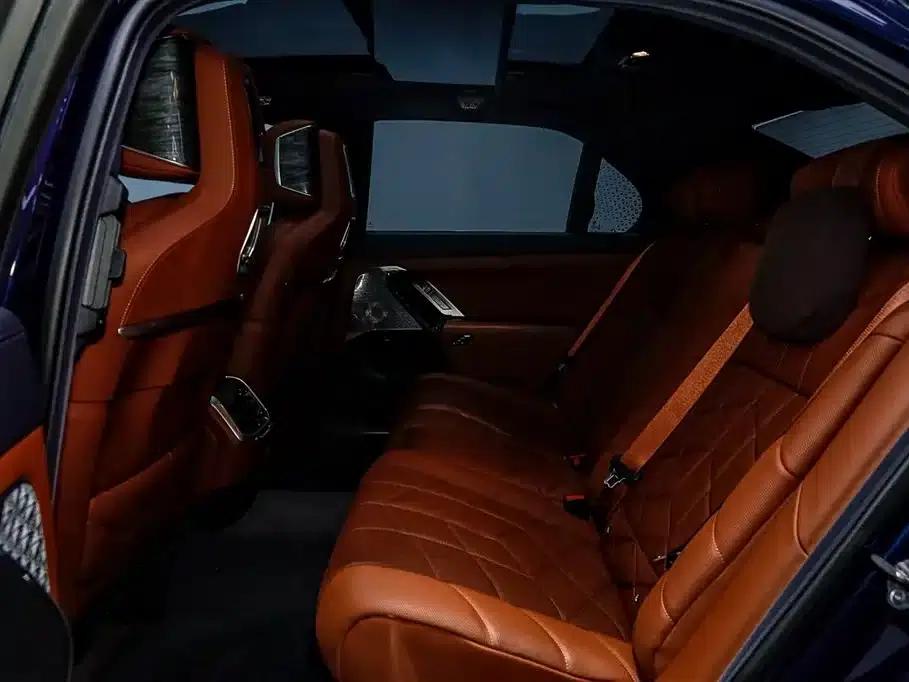 2023 BMW i7 xDrive60L M Sport Package — миниатюра 27