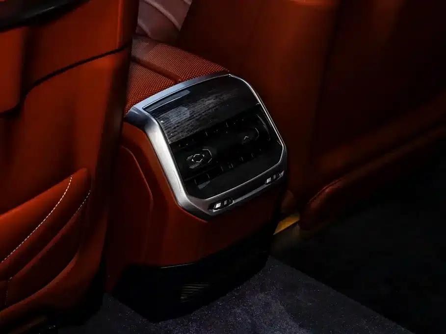 2023 BMW i7 xDrive60L M Sport Package — миниатюра 28