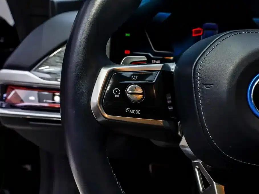 2023 BMW i7 xDrive60L M Sport Package — миниатюра 6