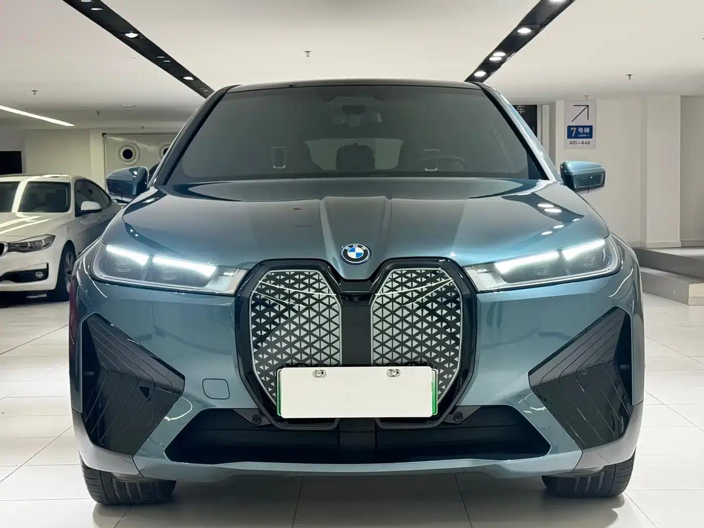 BMW iX 2022 xDrive50 — миниатюра 2