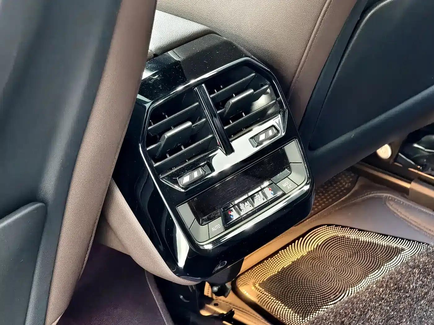 BMW iX 2023 Facelift xDrive40 — миниатюра 15
