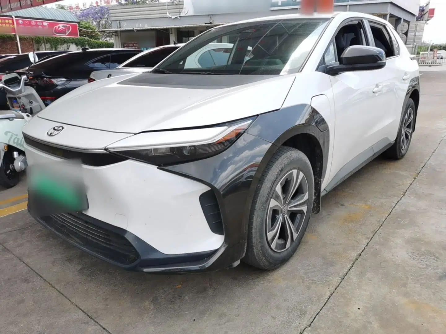 Toyota FAW bZ4X 2022 Two-Wheel-Drive Long-Range JOY Edition — миниатюра 1