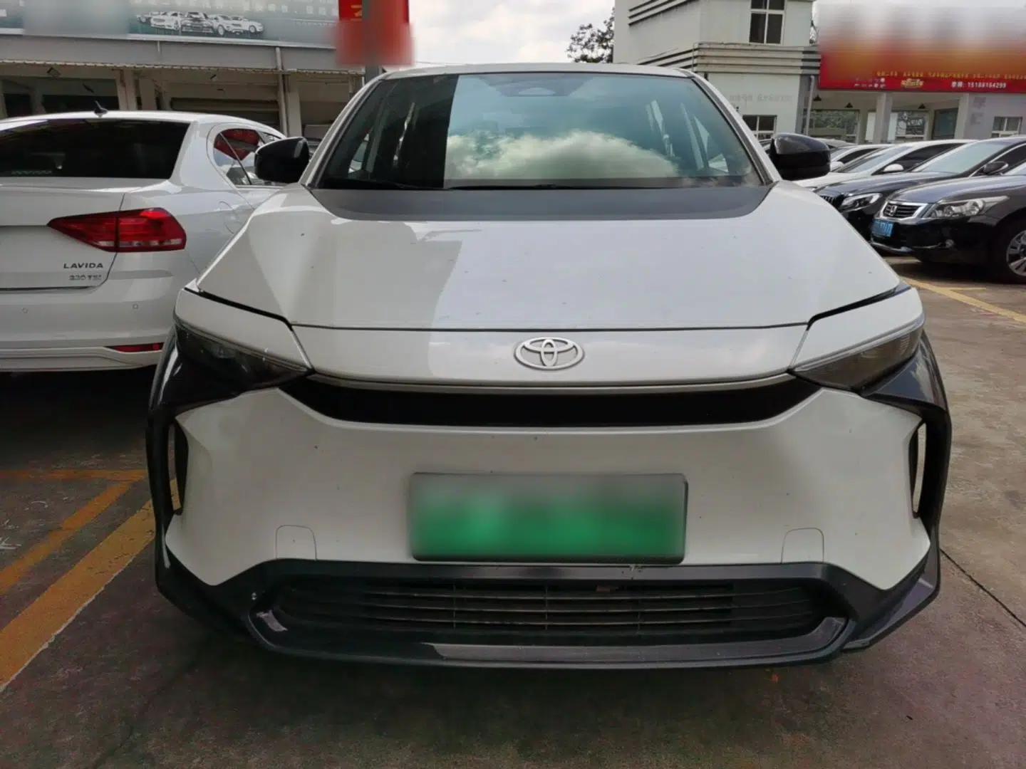 Toyota FAW bZ4X 2022 Two-Wheel-Drive Long-Range JOY Edition — миниатюра 2