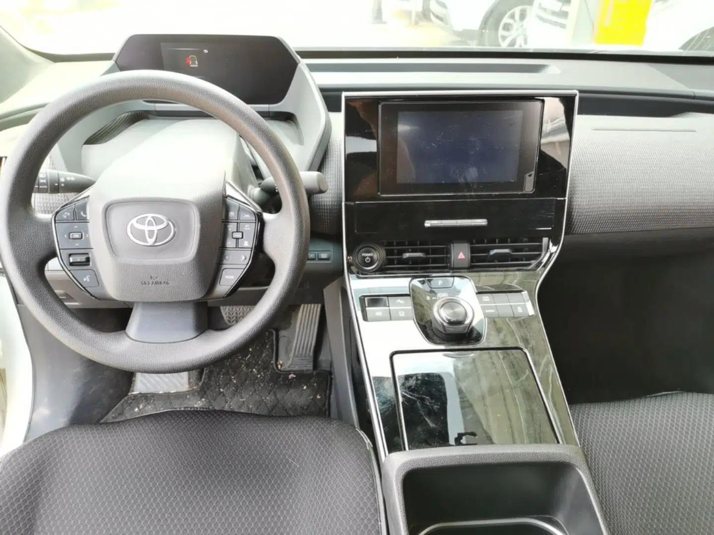 Toyota FAW bZ4X 2022 Two-Wheel-Drive Long-Range JOY Edition — миниатюра 13