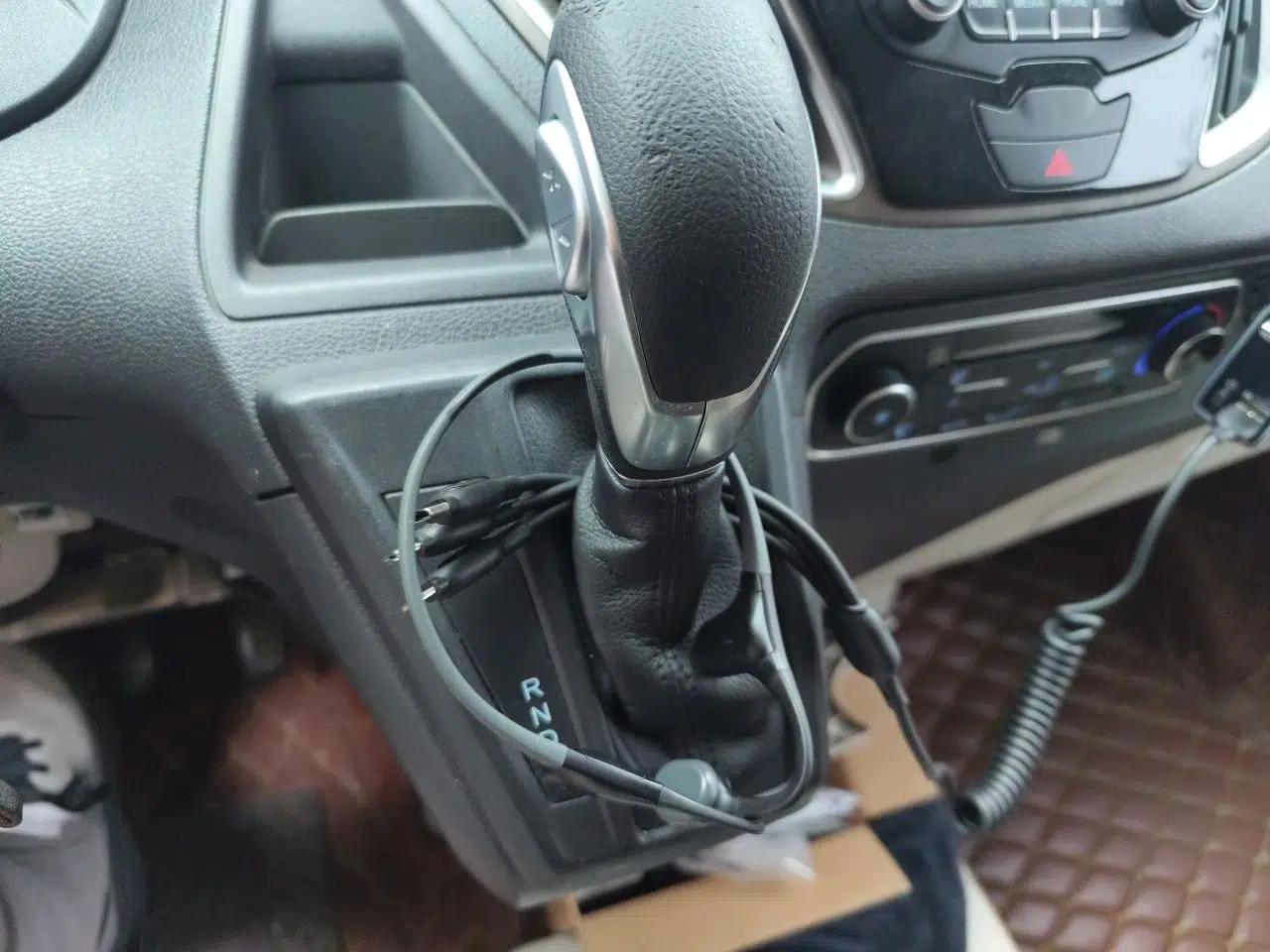 Ford Tourneo Custom 2017 2.0T Automatic Business Class Version — миниатюра 15