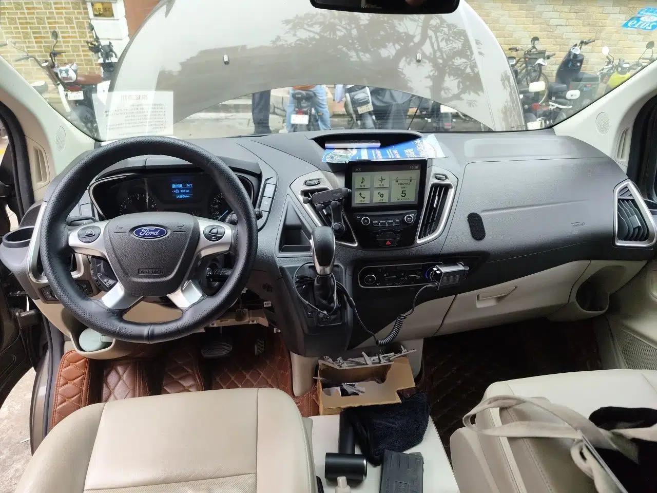 Ford Tourneo Custom 2017 2.0T Automatic Business Class Version — миниатюра 10