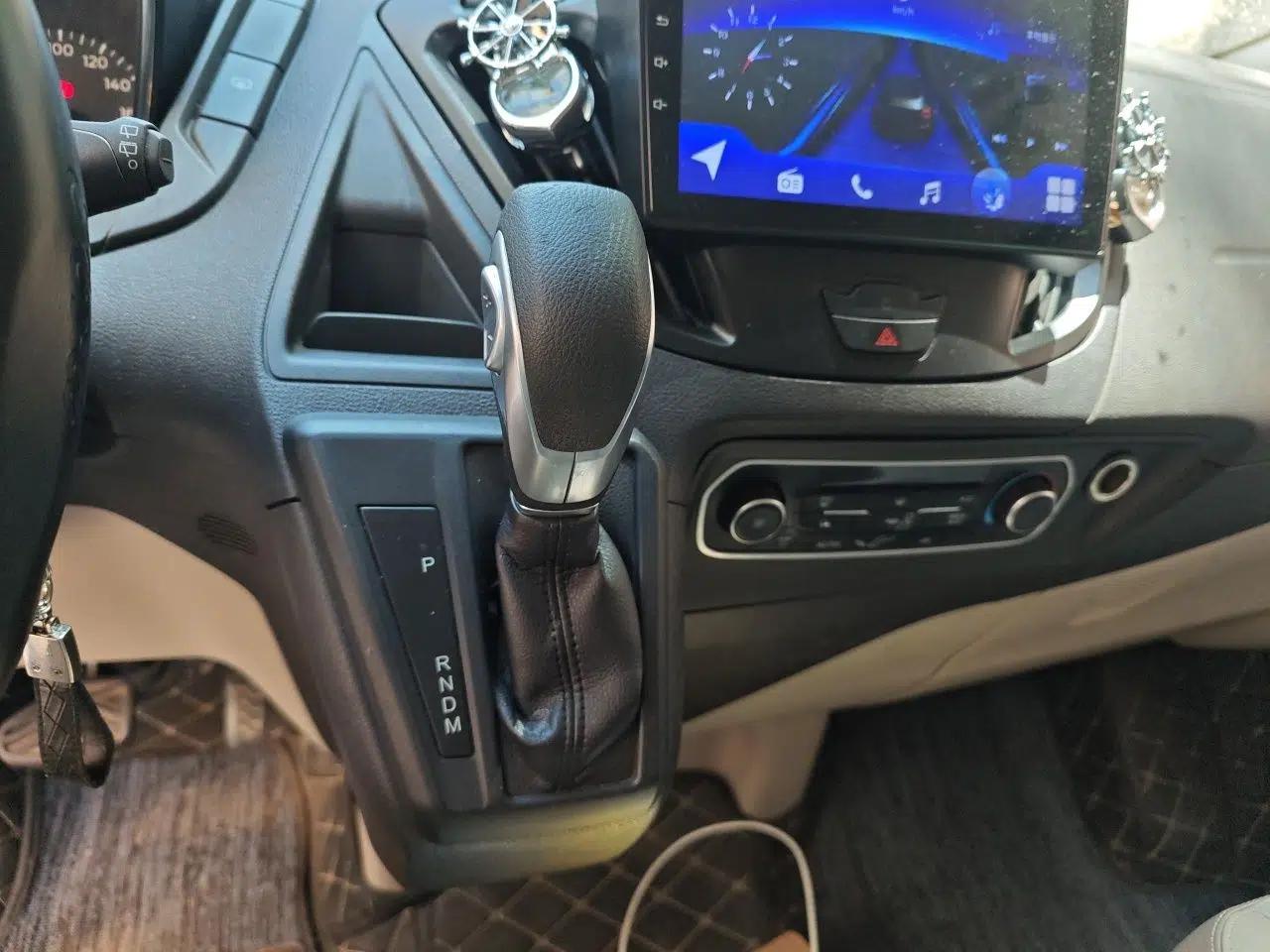 Ford Tourneo Custom 2017 2.0T Automatic Elite Version — миниатюра 15