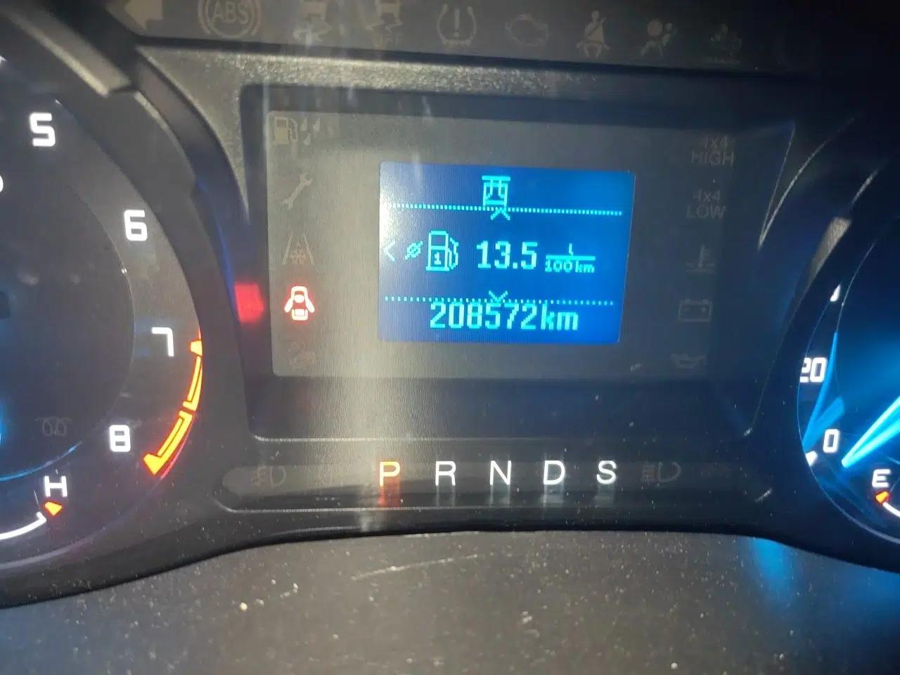 Ford Everest 2016 2.0T Gasoline Automatic 4x4 Elite Edition — миниатюра 13
