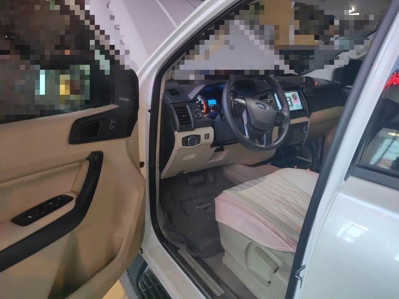 Ford Everest 2016 2.0T Gasoline Automatic 4x4 Elite Edition — миниатюра 17
