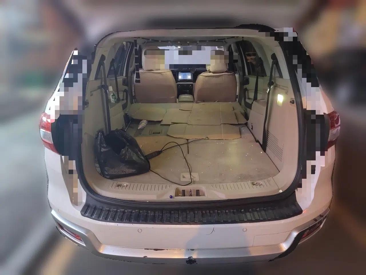 Ford Everest 2016 2.0T Gasoline Automatic 4x4 Elite Edition — миниатюра 20