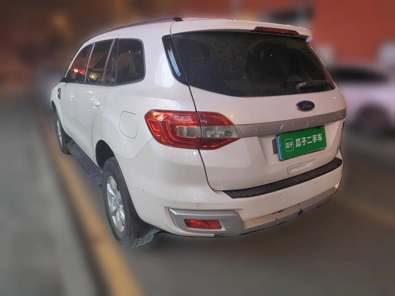 Ford Everest 2016 2.0T Gasoline Automatic 4x4 Elite Edition — миниатюра 4