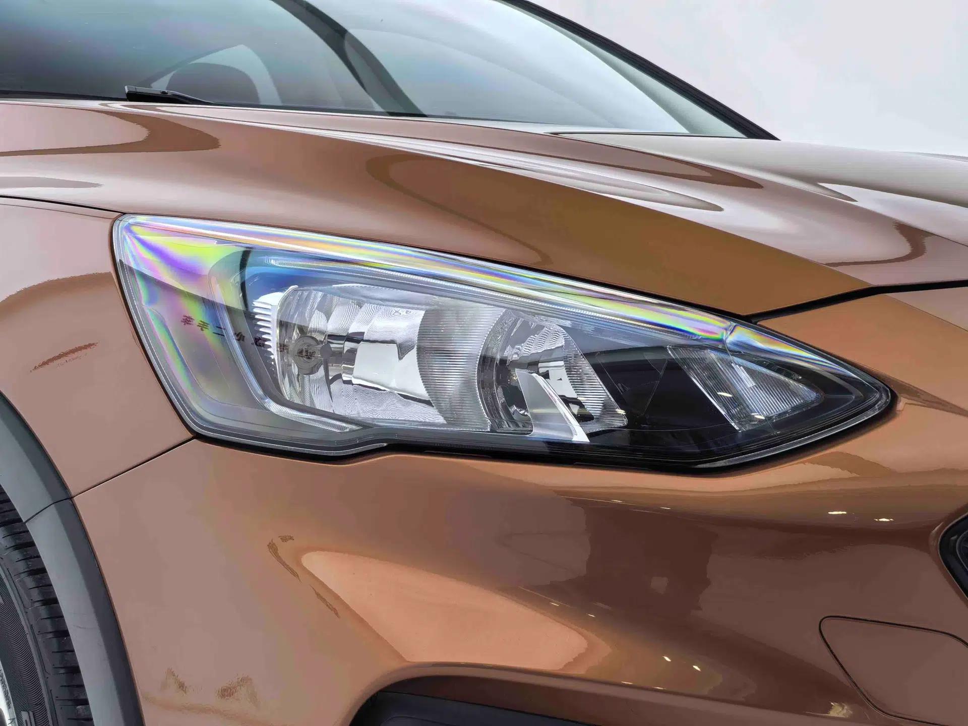 Ford Focus Active 2020 EcoBoost 180 Automatic Trendy Model — миниатюра 2