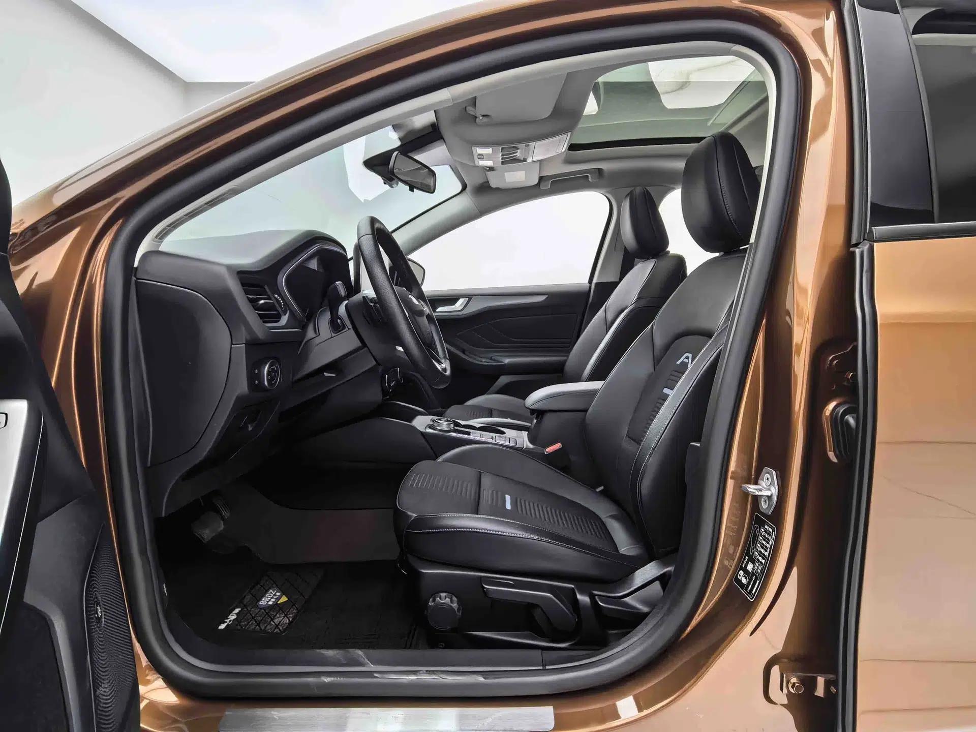 Ford Focus Active 2020 EcoBoost 180 Automatic Trendy Model — миниатюра 19