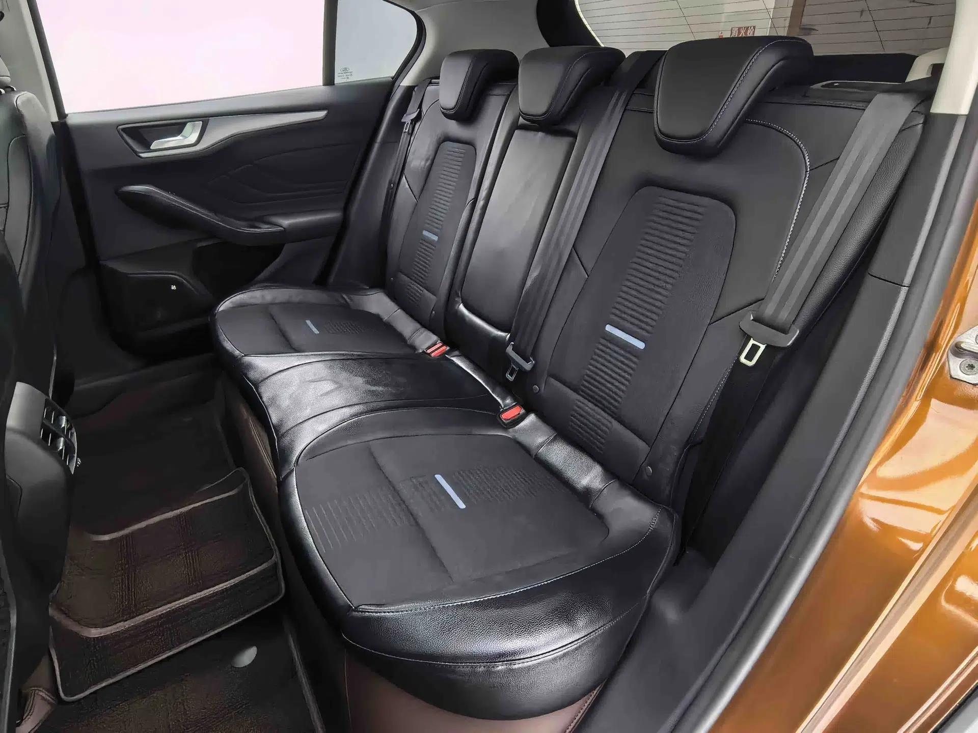 Ford Focus Active 2020 EcoBoost 180 Automatic Trendy Model — миниатюра 20
