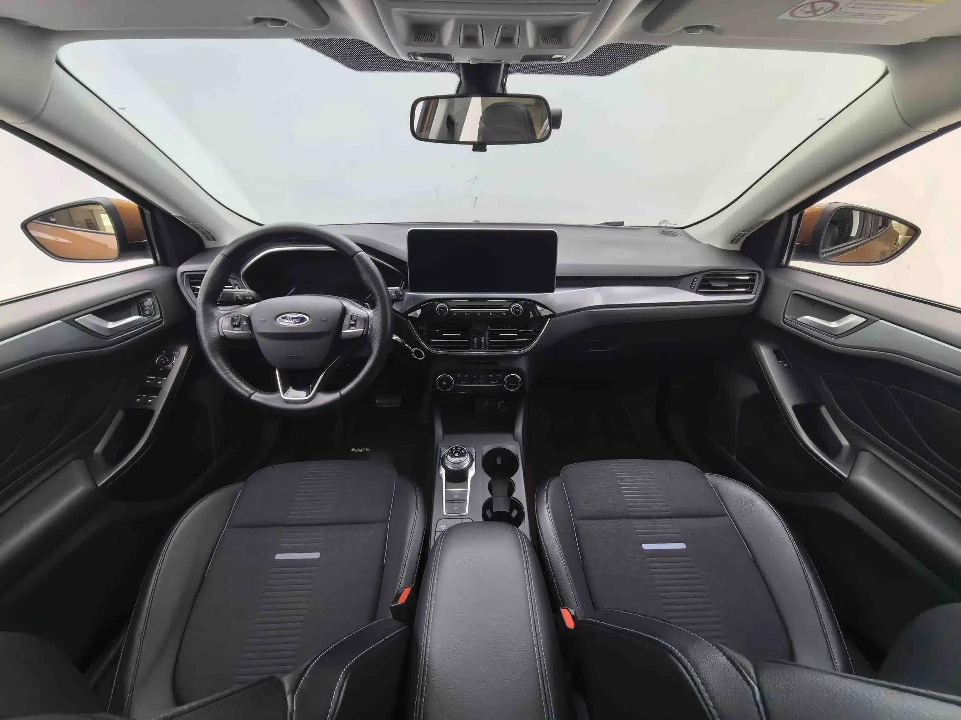 Ford Focus Active 2020 EcoBoost 180 Automatic Trendy Model — миниатюра 21