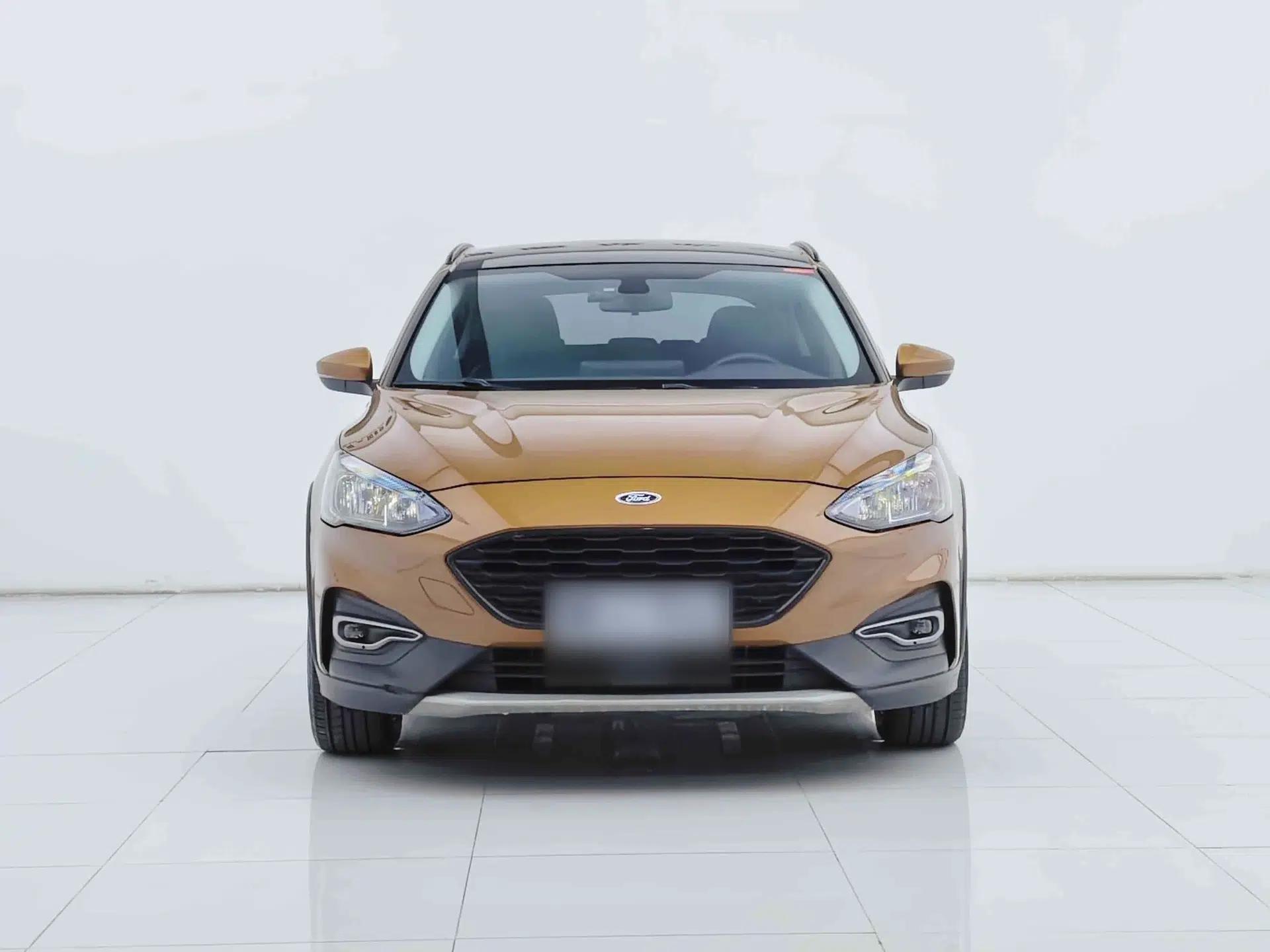 Ford Focus Active 2020 EcoBoost 180 Automatic Trendy Model — миниатюра 4