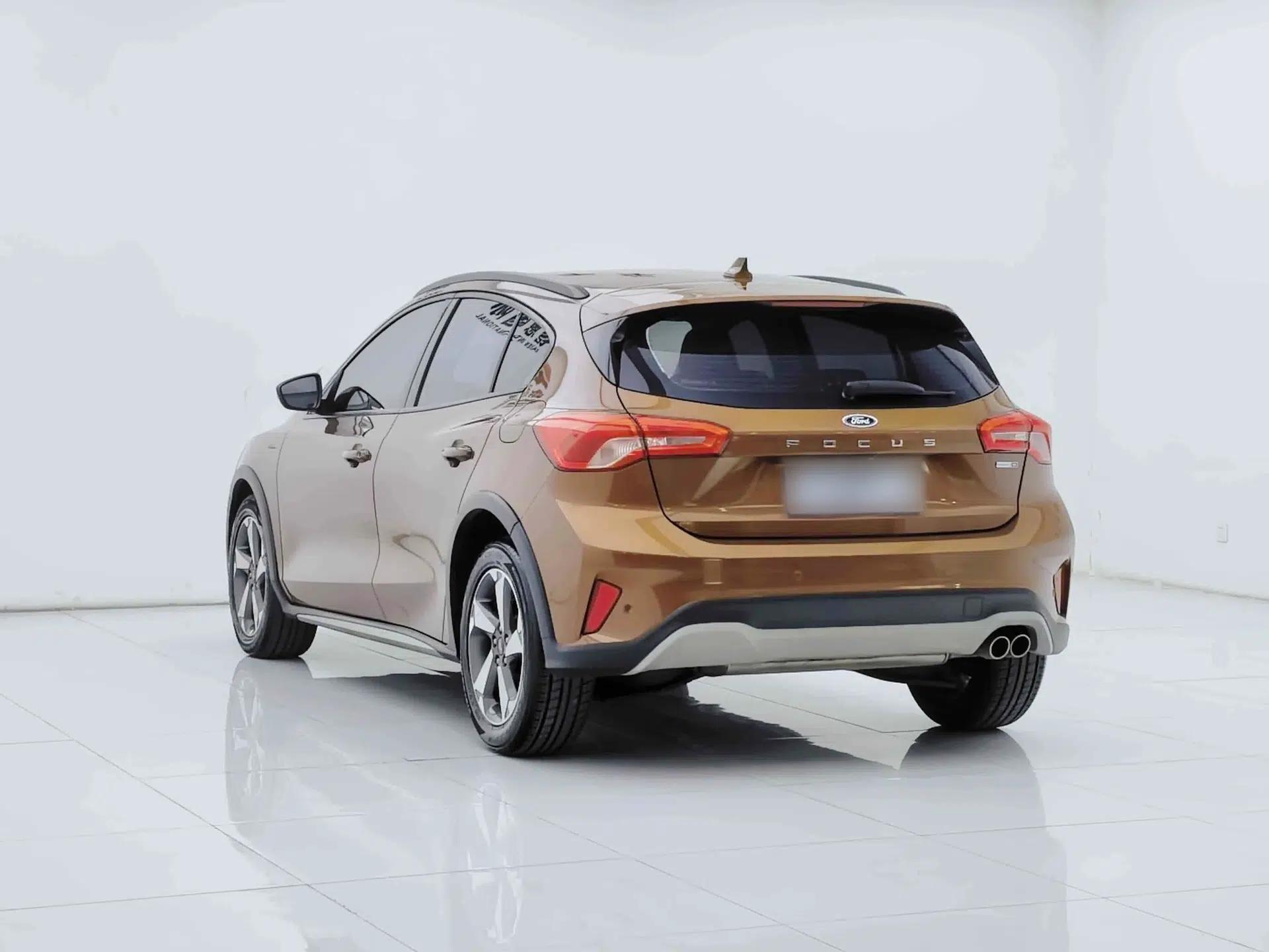 Ford Focus Active 2020 EcoBoost 180 Automatic Trendy Model — миниатюра 5