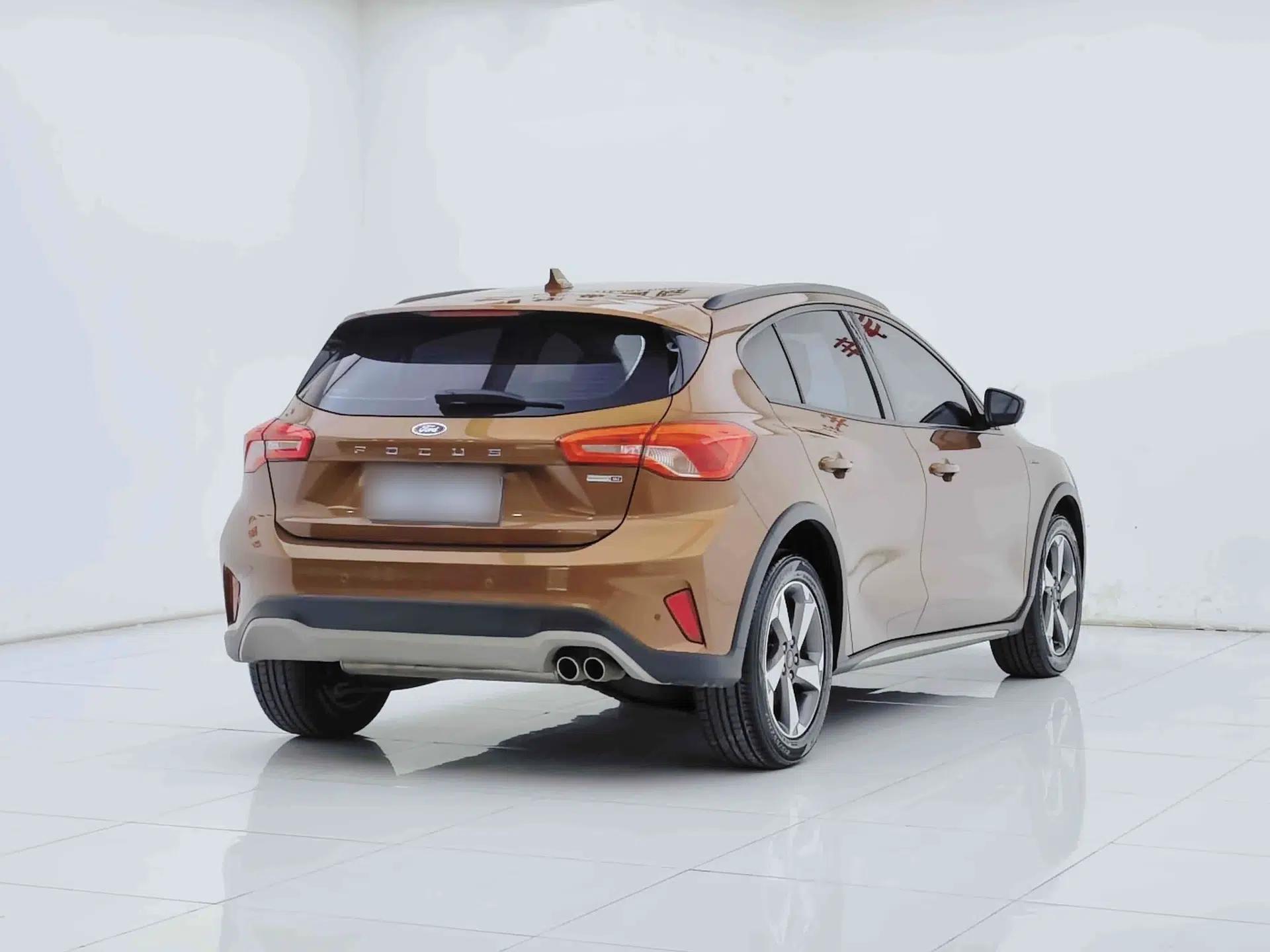 Ford Focus Active 2020 EcoBoost 180 Automatic Trendy Model — миниатюра 7