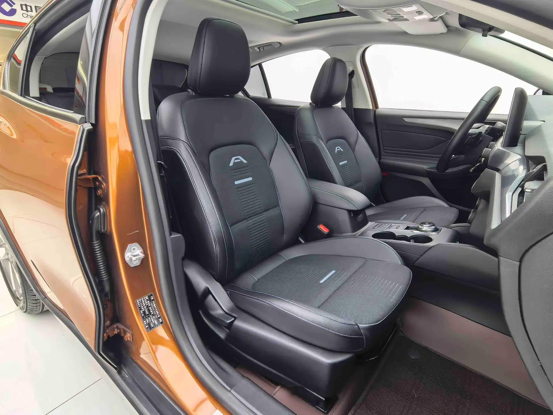 Ford Focus Active 2020 EcoBoost 180 Automatic Trendy Model — миниатюра 10