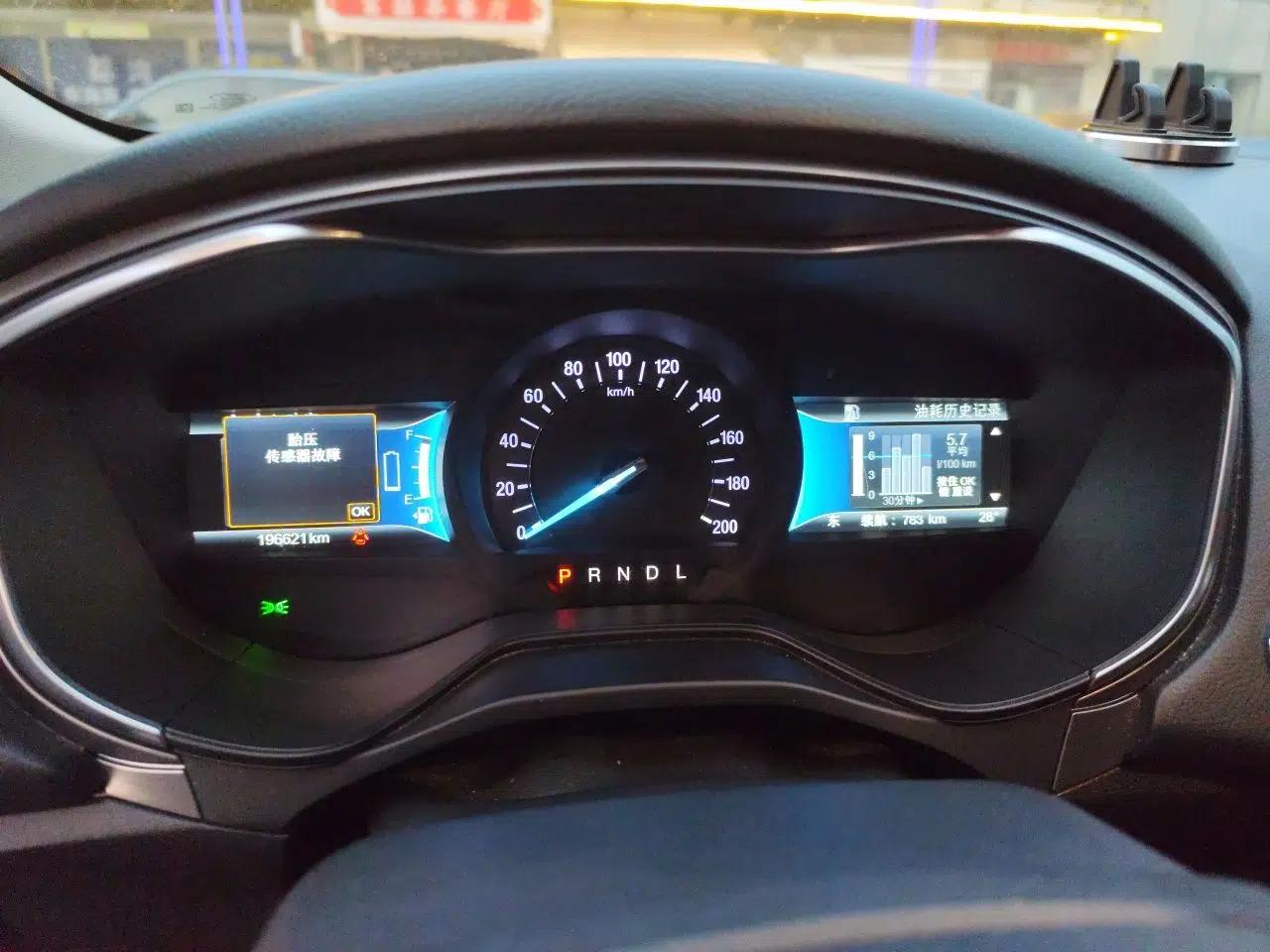Ford Mondeo New Energy 2018 2.0 PHEV ZhiShang Trim — миниатюра 12
