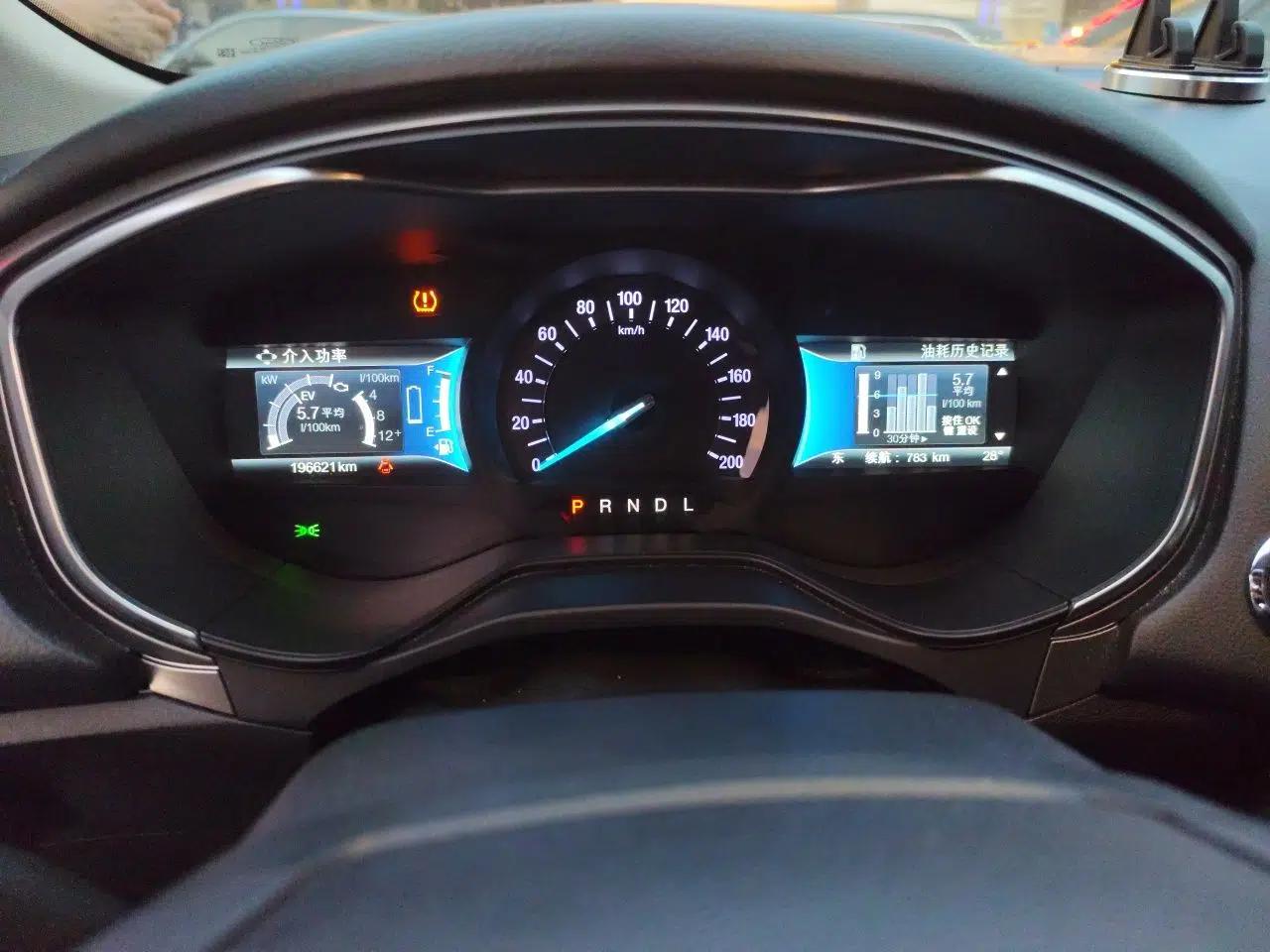 Ford Mondeo New Energy 2018 2.0 PHEV ZhiShang Trim — миниатюра 13