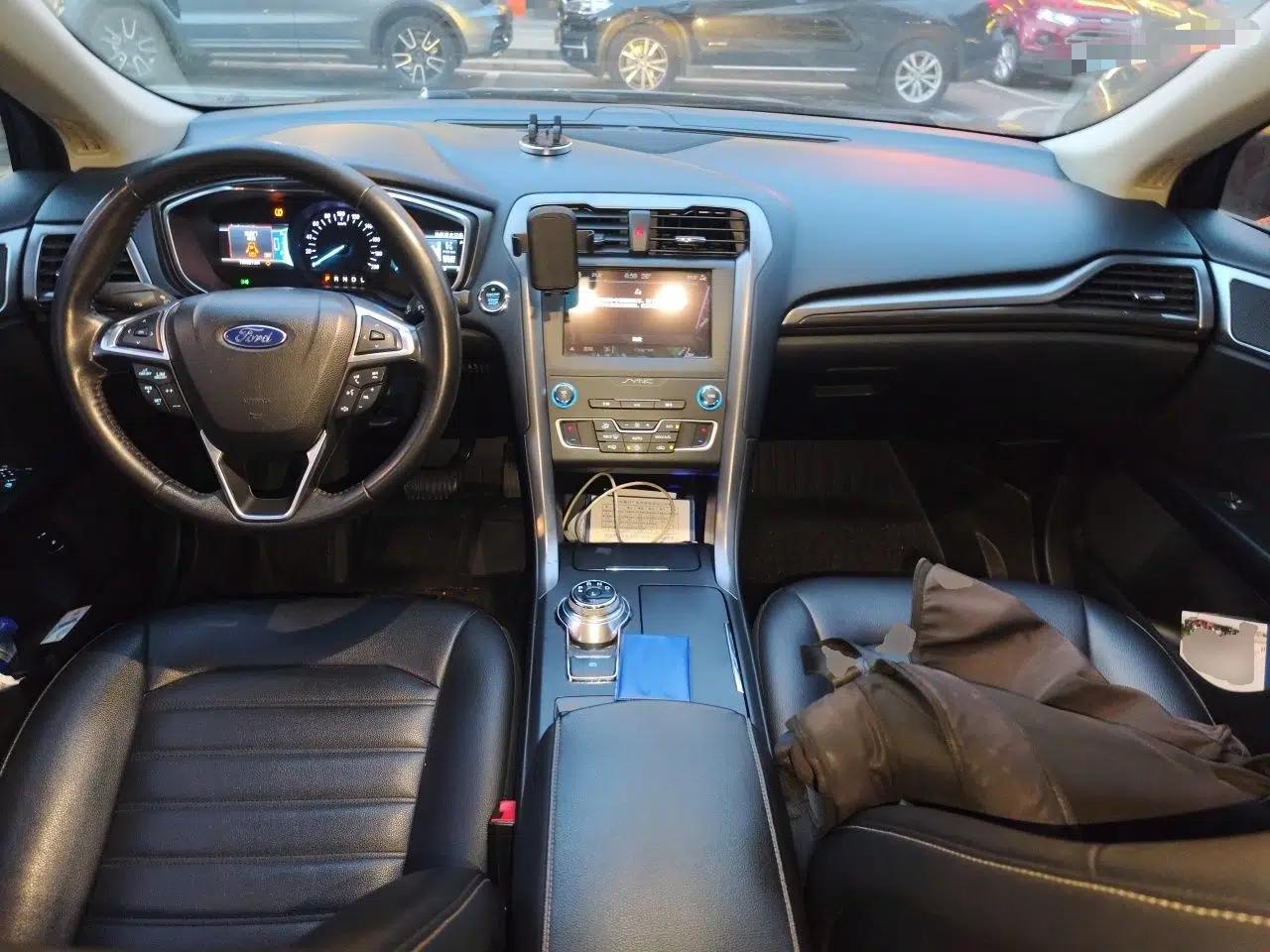 Ford Mondeo New Energy 2018 2.0 PHEV ZhiShang Trim — миниатюра 10