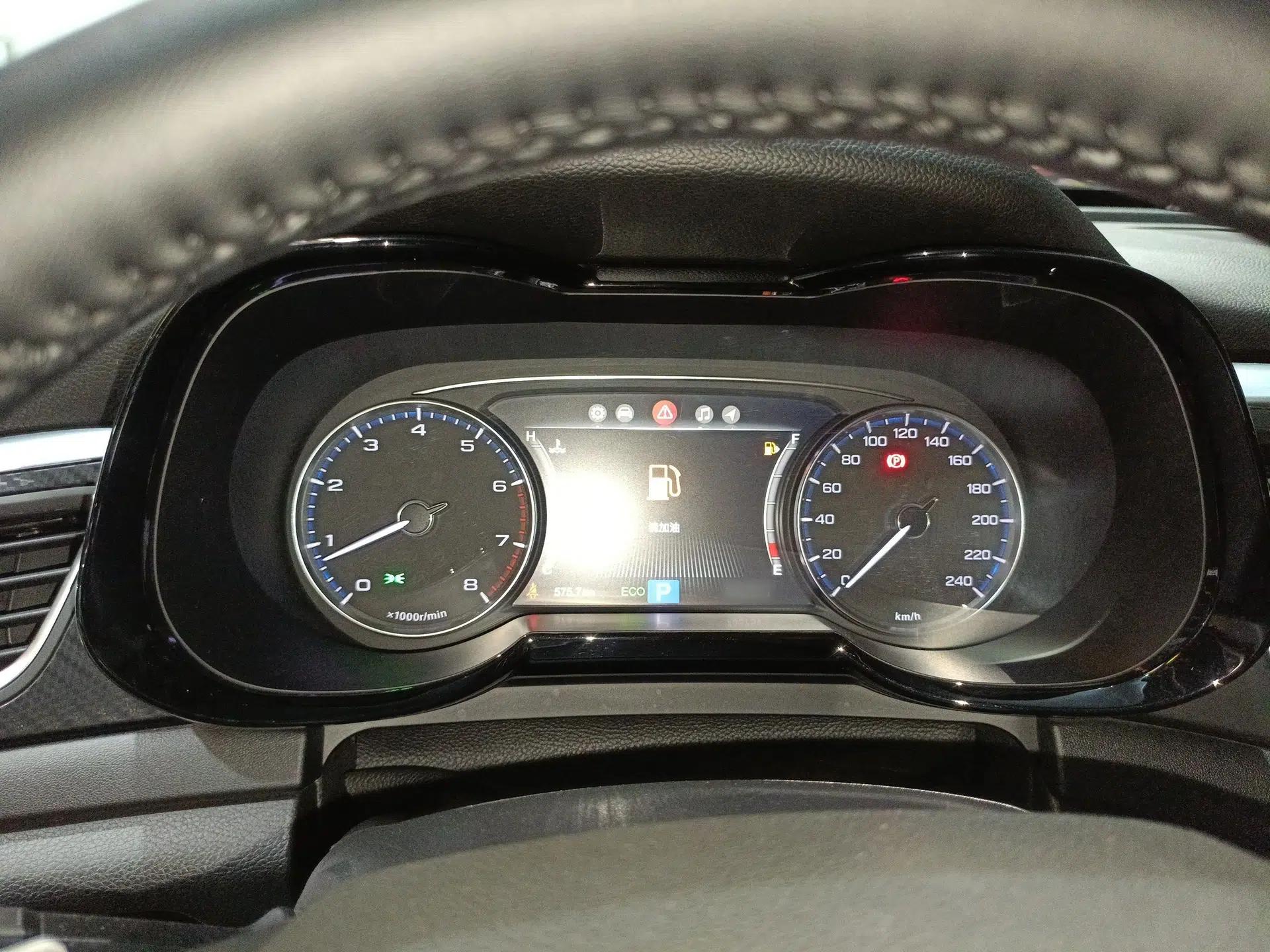 GAC Trumpchi GS7 2017 320T Two-Wheel-Drive Luxury Smart Connectivity Model — миниатюра 12