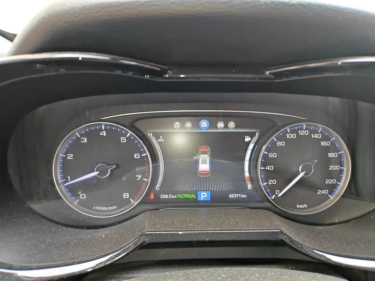 GAC Trumpchi GS7 2017 320T Two-Wheel-Drive Luxury Smart Connectivity Model — миниатюра 12