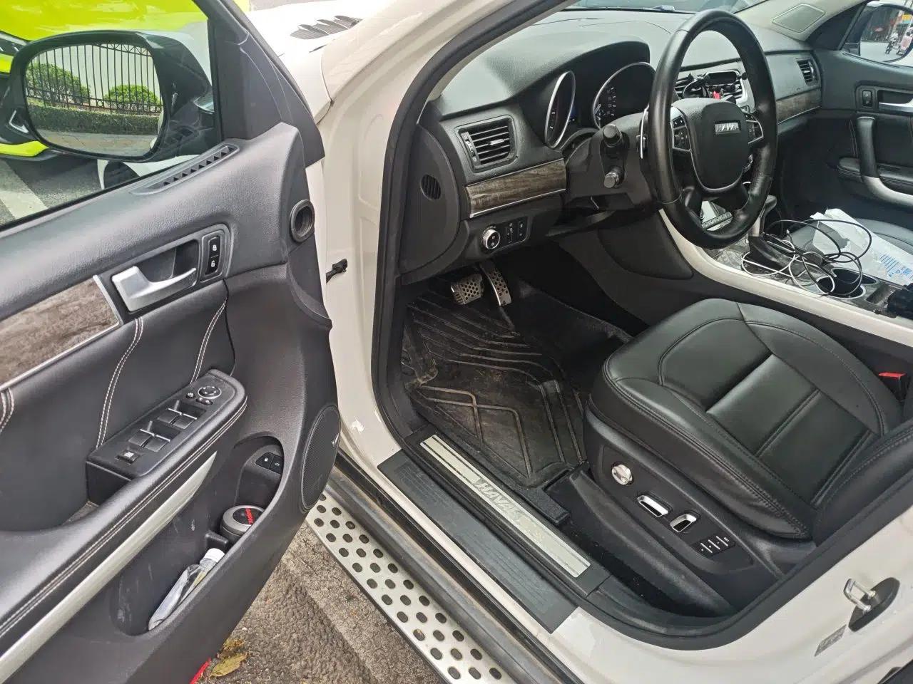 Haval H8 2015 2.0T Two-Wheel-Drive Elite Version — миниатюра 13