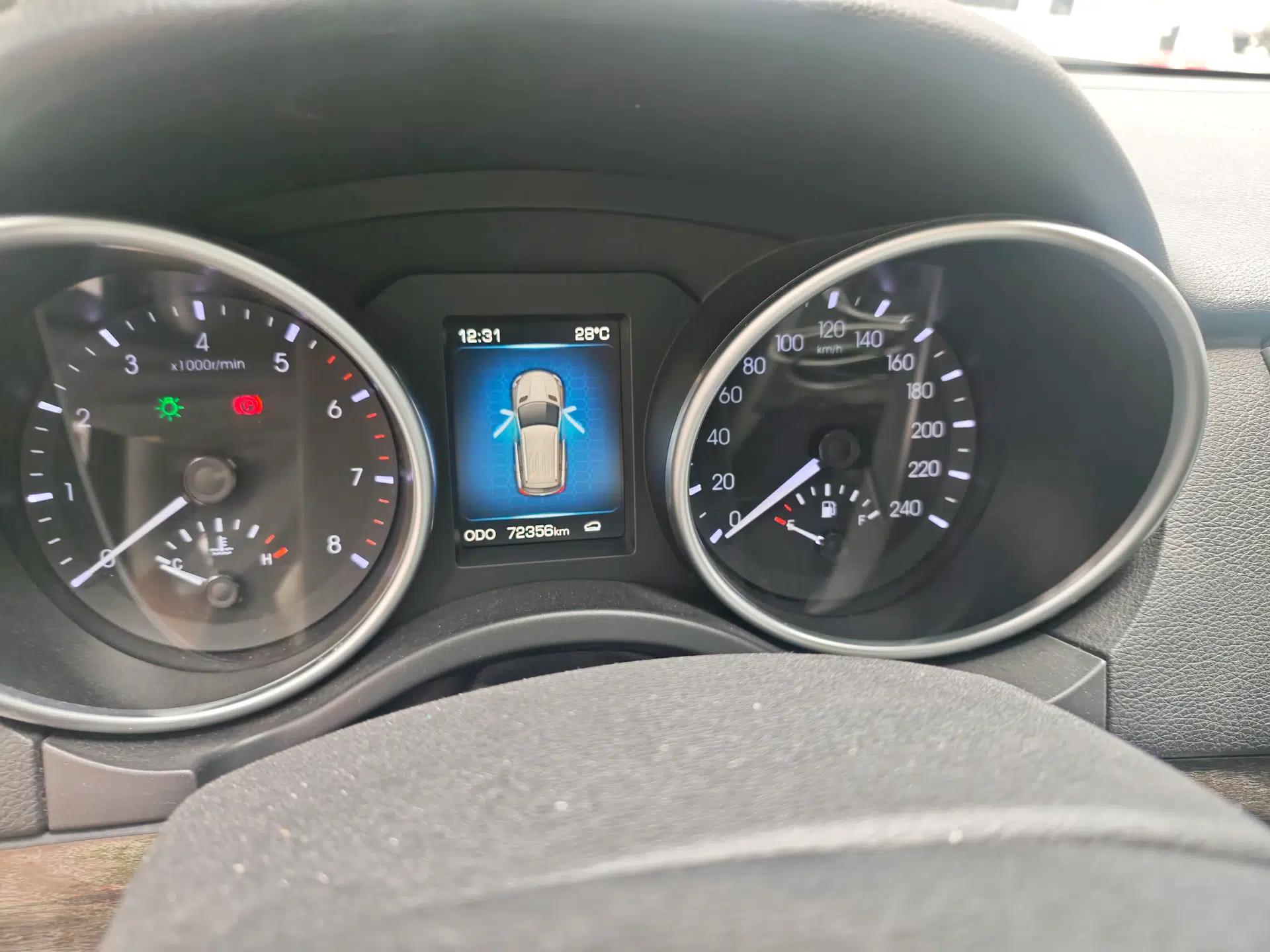 Haval H8 2015 2.0T Two-Wheel-Drive Elite Version — миниатюра 8