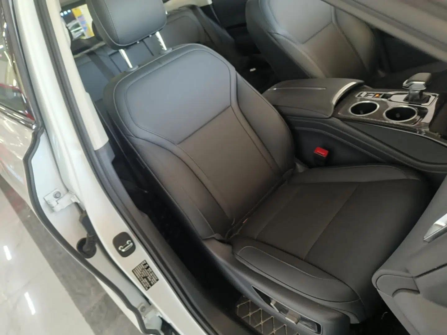 Hongqi HS3 PHEV 2025 Model 125km Jingwei 2 Millionth Anniversary Edition — миниатюра 23
